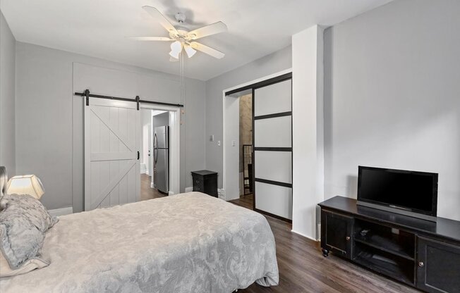 14 W CHESTNUT