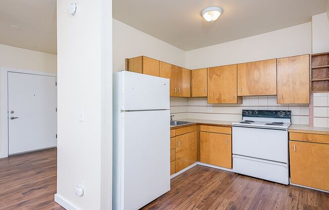 Studio, 1 bath, 400 sqft, $1,195, Unit C17