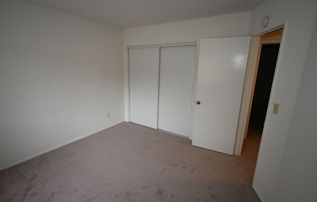 2 beds, 1.5 baths, $2,300, Unit 08