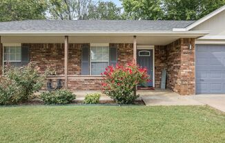 3 bedroom 2 bath home in Fayetteville, fenced yard, 2 car garage