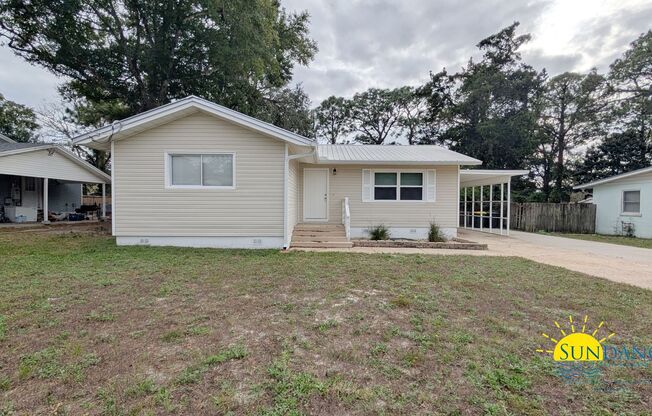 Nicely renovated 3 bedroom Home in Central Fort Walton Beach!