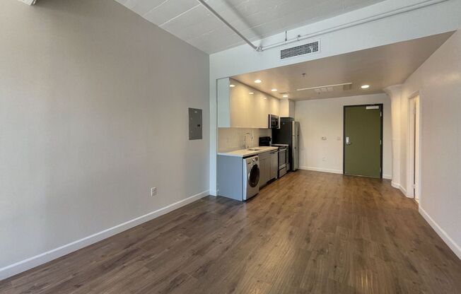 1 bed, 1 bath, 555 sqft, $1,914.17, Unit 313
