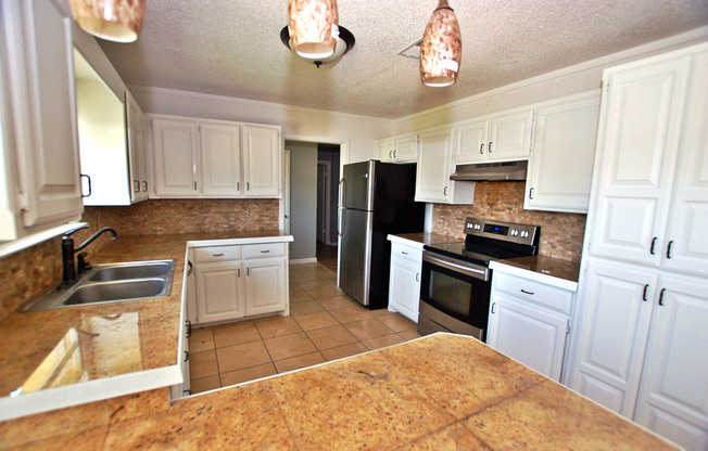 Available for an August Move-in: Large 4 Bed 3 Bathroom with 2 Living Areas