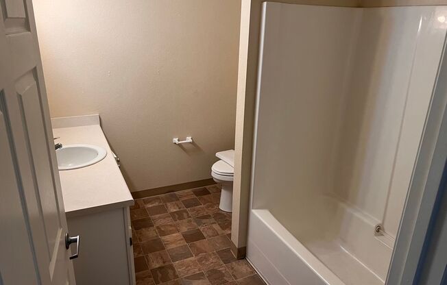 2 beds, 1 bath, 754 sqft, $1,577, Unit 137-210