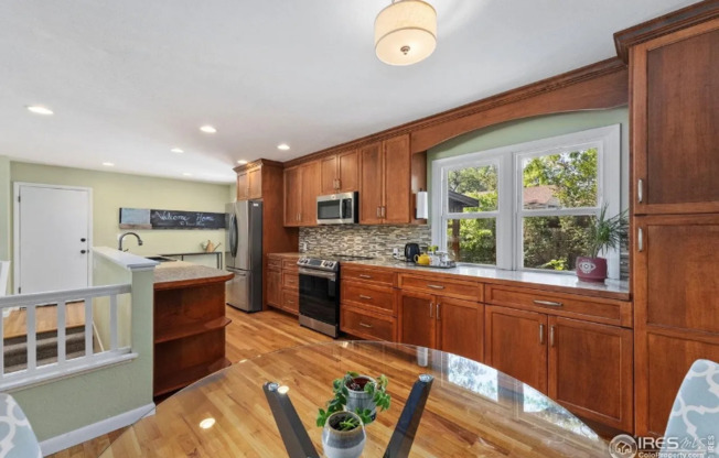 1601 COLLINS CT