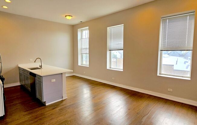 2 beds, 1 bath, 1,000 sqft, $1,625, Unit 2622 W. Cermak - Unit 3F