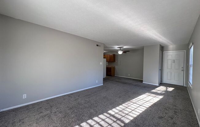 2 beds, 1 bath, 1,000 sqft, $1,368, Unit 11