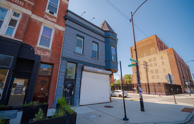 1024 N WESTERN AVE