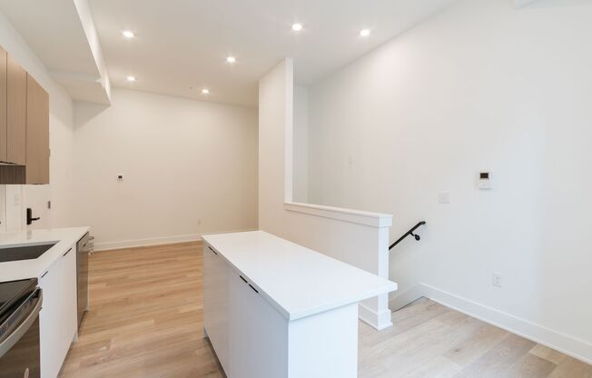 2 beds, 2 baths, 905 sqft, $1,535, Unit 1
