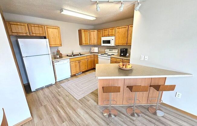 2 beds, 1 bath, 898 sqft, $1,025, Unit 7003 W. 56th Street #8