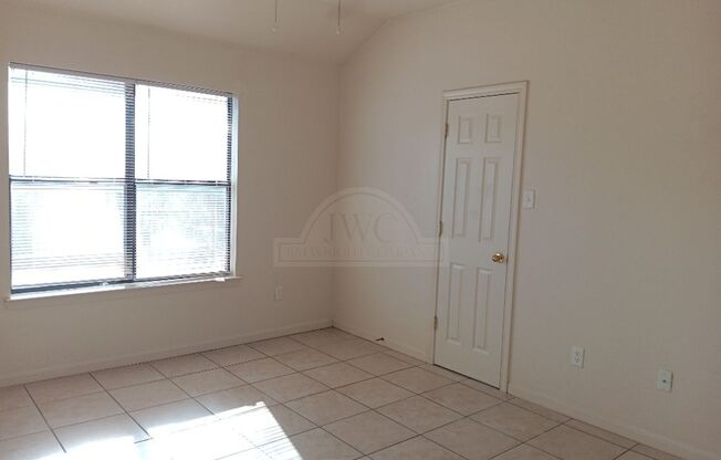 3 beds, 2 baths, $1,250, Unit 1302 Nicholas Cir Unit B