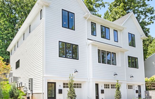 Estate Style Living - Luxury 2 Bedroom Townhomes