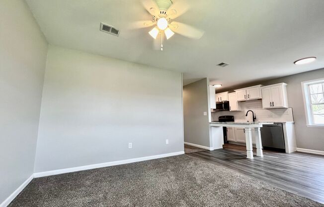 2 beds, 1 bath, 820 sqft, $815, Unit Unit 4