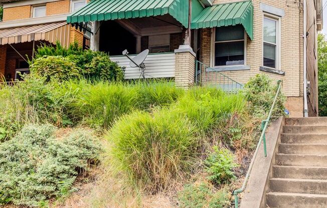 5 beds, 1.5 baths, $1,899, Unit Mt Washington