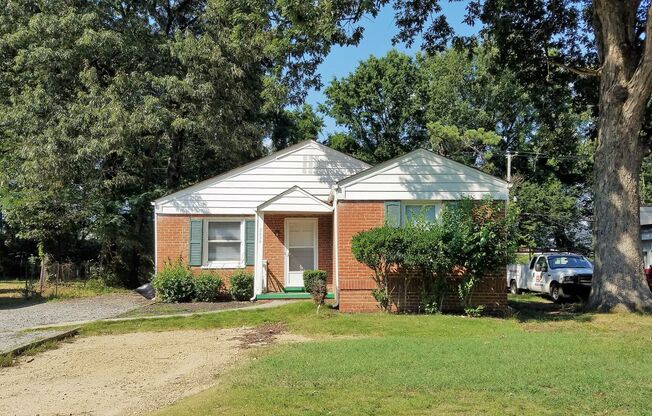 Brick rancher in close proximity to McGuire Veterans Hospital.