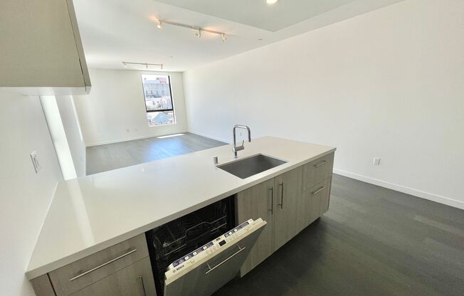 2BR/2BA Inner Mission Boutique Condo w/Parking, Storage, Laundry – PROGRESSIVE