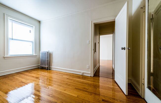 1931 E 71st