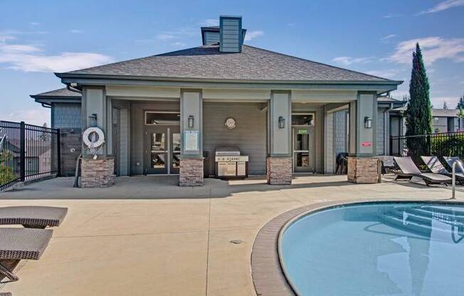 Sparkling Pool | Tualatin OR Apartments | River Ridge