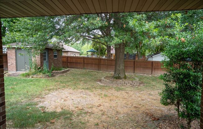BEAUTIFUL FULLY FENCED HOME IN NIXA SCHOOL DISTRICTS