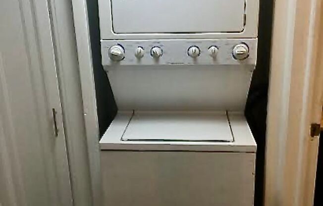 2 beds, 2 baths, 1,300 sqft, $1,695, Unit B11