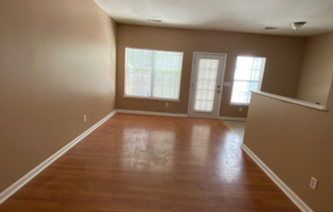 Spacious 3-bedroom townhouse in Riverdale