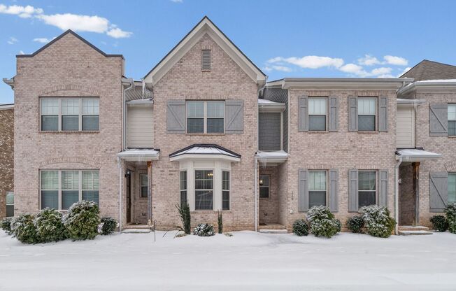 Modern Living in the Heart of Pleasant View Village!