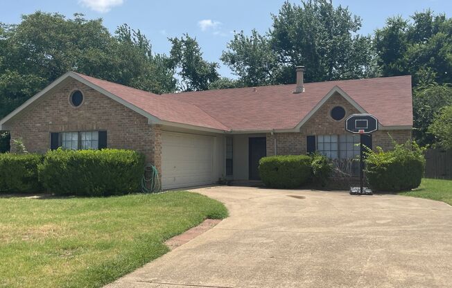 Single Story home in DeSoto