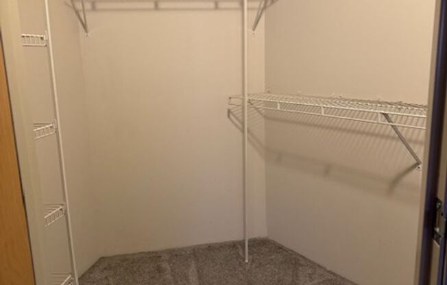 3 beds, 2 baths, 1,304 sqft, $1,725, Unit 812