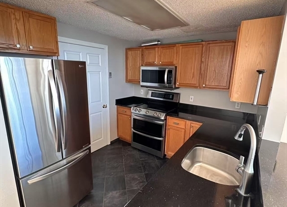2 beds, 2 baths, 1,200 sqft, $4,000, Unit 716