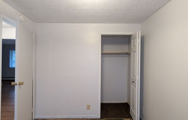 2 beds, 1 bath, $800, Unit Unit G