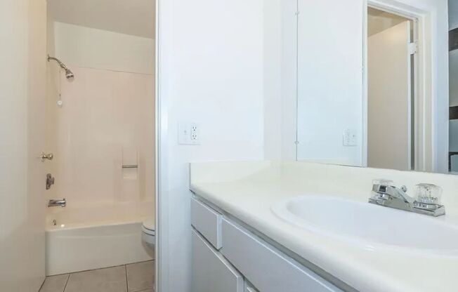 1 bed, 1 bath, 500 sqft, $935, Unit 2-11