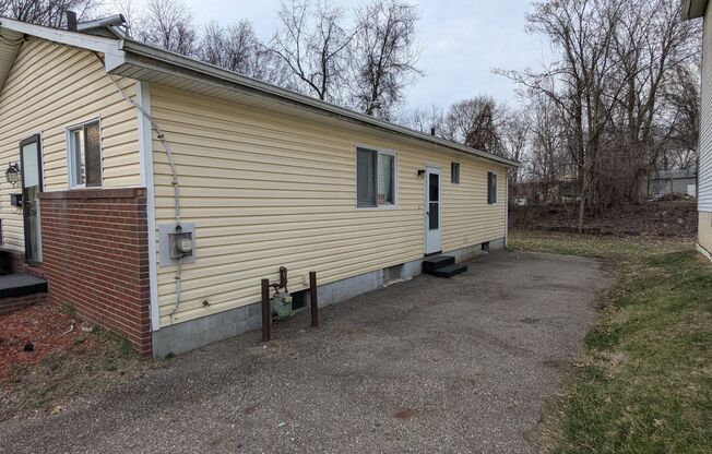 Welcome to this charming 3-bedroom, 1-bathroom house located in Akron