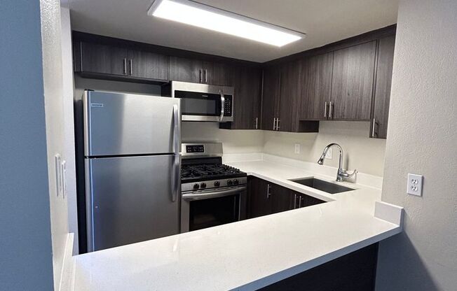 Studio, 1 bath, 451 sqft, $1,450, Unit 92