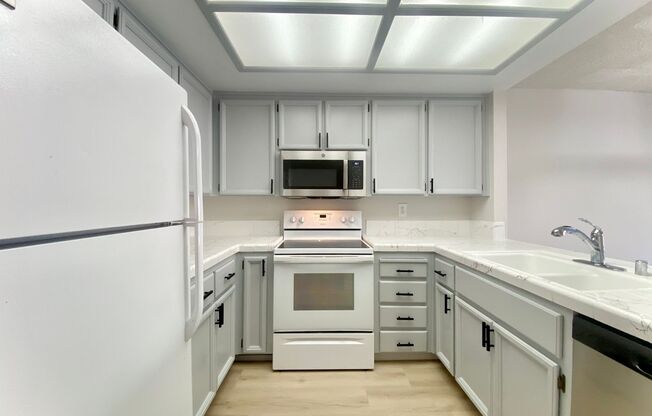 Wonderful 2-Suite Bedroom Townhome in Fremont – Cherry-Guardino Neighborhood!