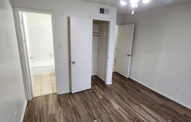 2 beds, 2 baths, 900 sqft, $1,675, Unit LAW11-203