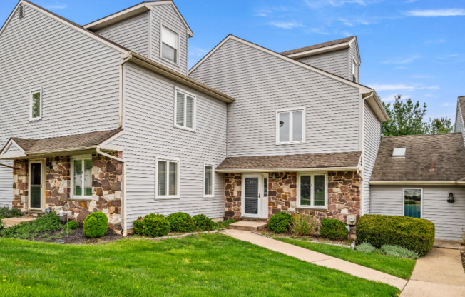 302 PINEBOOKE CIR