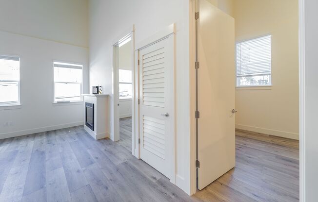 2 beds, 1 bath, 756 sqft, $1,825, Unit 1302