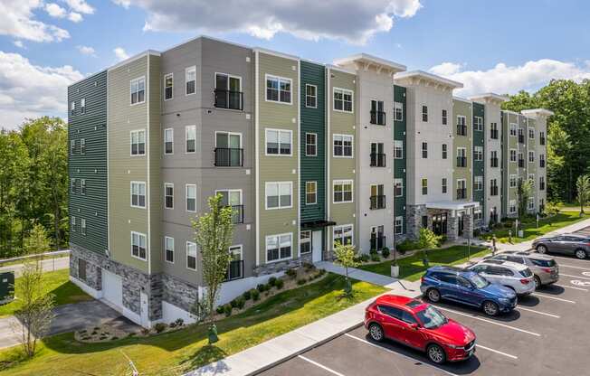 an exterior view at Edgebrook Residences, Merrimack, 03054