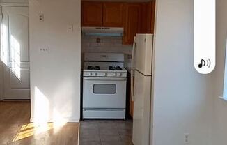 E 214th St