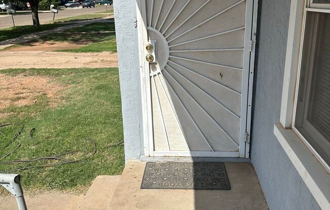 Charming 3 bed 1 bath!