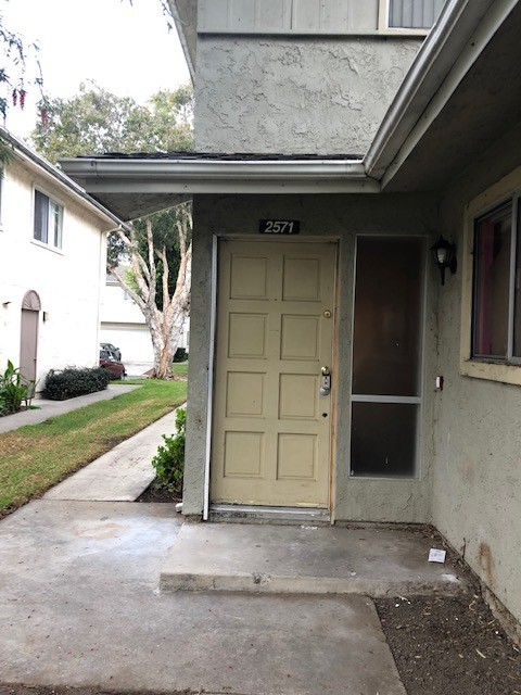 MOVE-IN SPECIAL: 1/2 off first months rent Port Hueneme Townhome