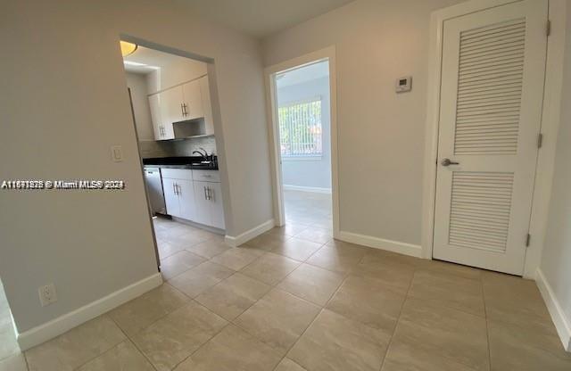 3433 SW 16 ST