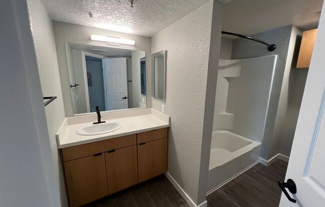 2 beds, 1 bath, 821 sqft, $2,770, Unit K023