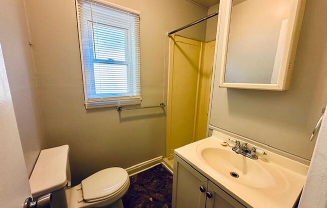 1 bed, 1 bath, 500 sqft, $850, Unit 5276 S Wayne Rd