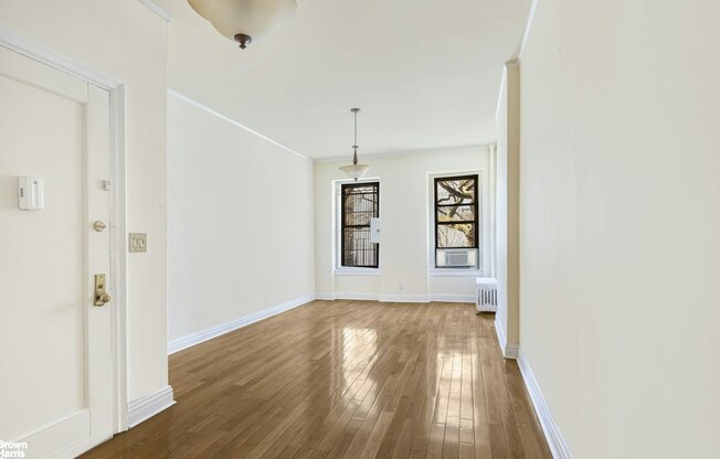 107 W 106 ST