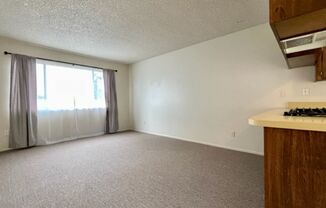 2 beds, 1.5 baths, $2,400, Unit 992 Fair Oaks Ave. Unit B