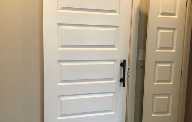 Beautiful 2 full bathroom (2)1/2 bathroom 2 bedroom townhouse in Baltimore City