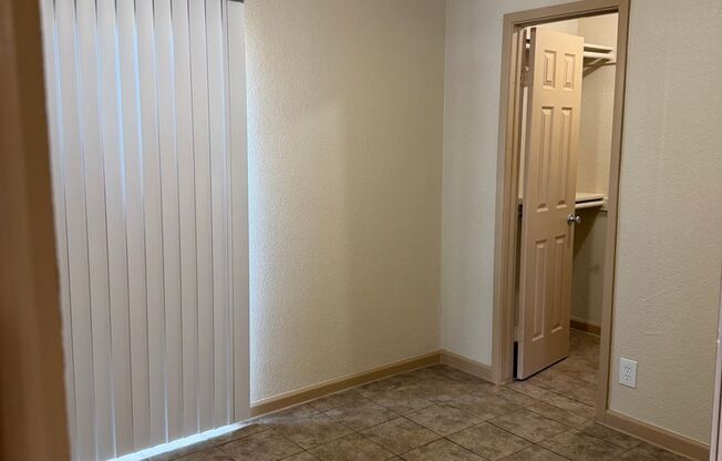 2 beds, 1 bath, 812 sqft, $1,085, Unit 1611