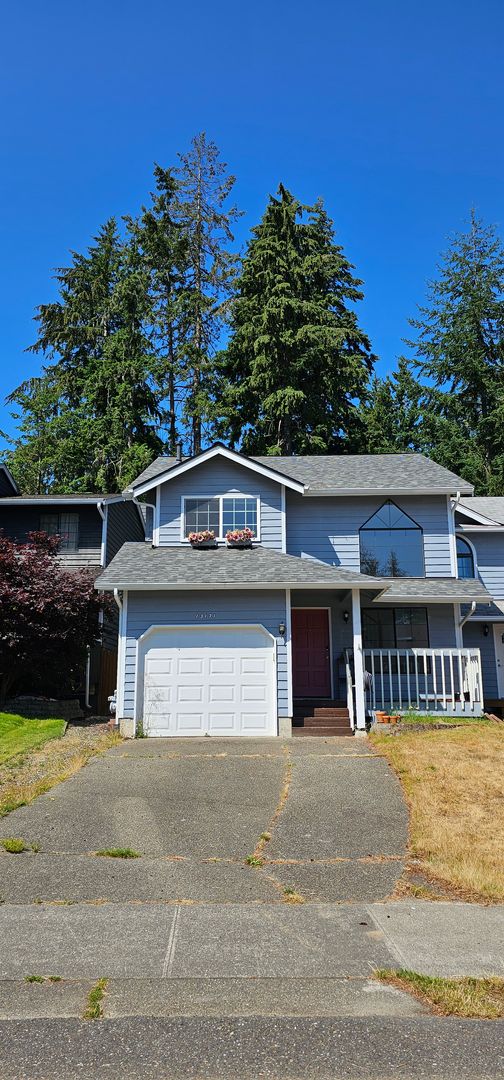 Two-Story Silverdale Townhome