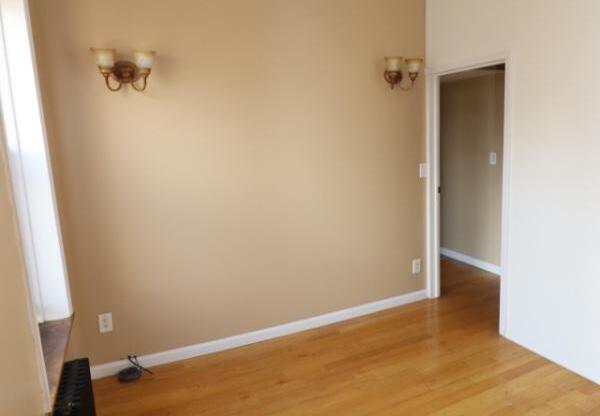 3 beds, 1 bath, $5,000, Unit 4E